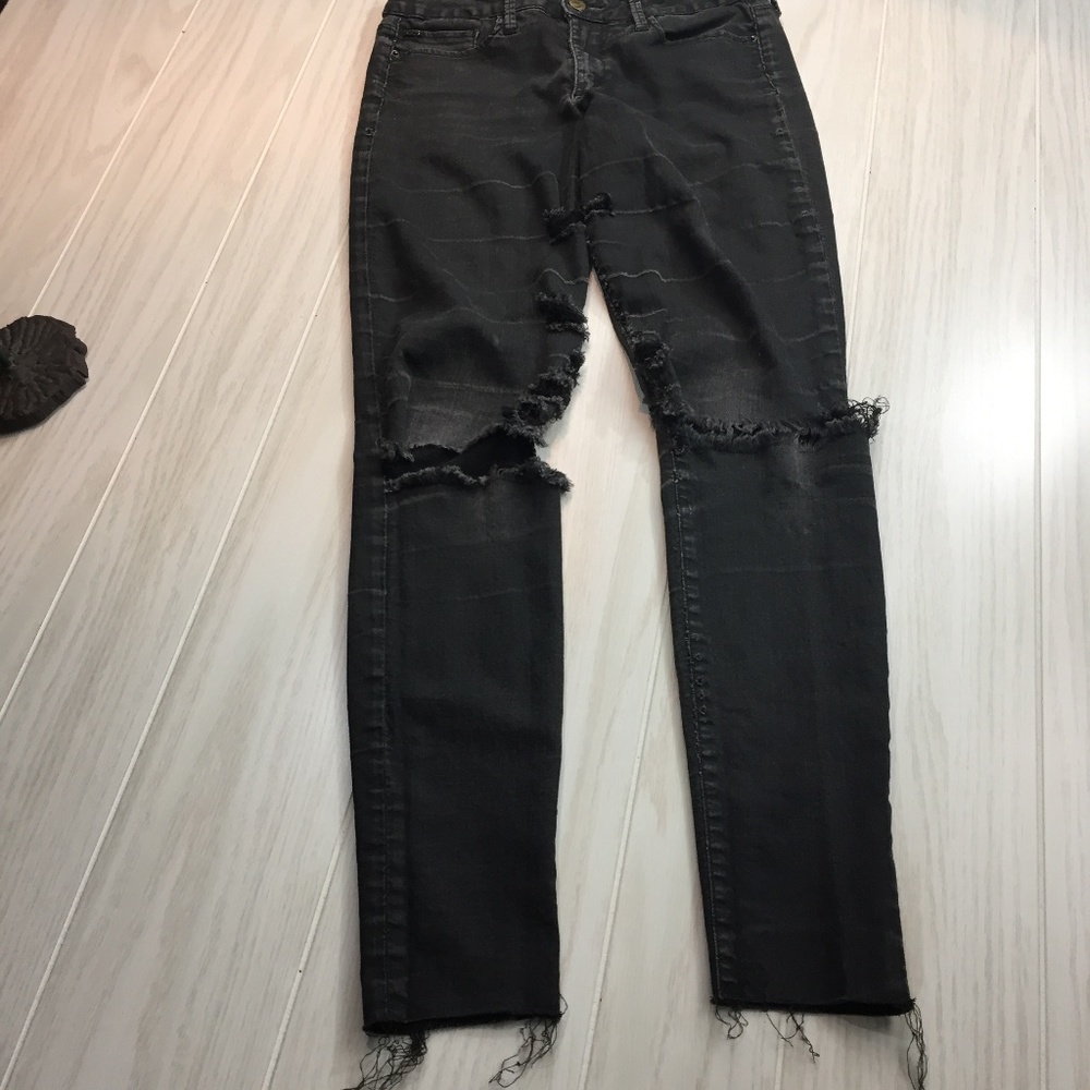 Joe's Jeans heavenly distressed skinny  Black Chelsea Fit made in USA W28